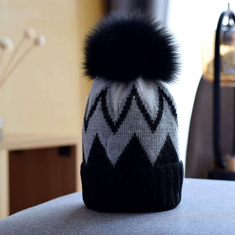 H00003 Women's Thick Knitted Hat With Real Fur Fox Fur Ball