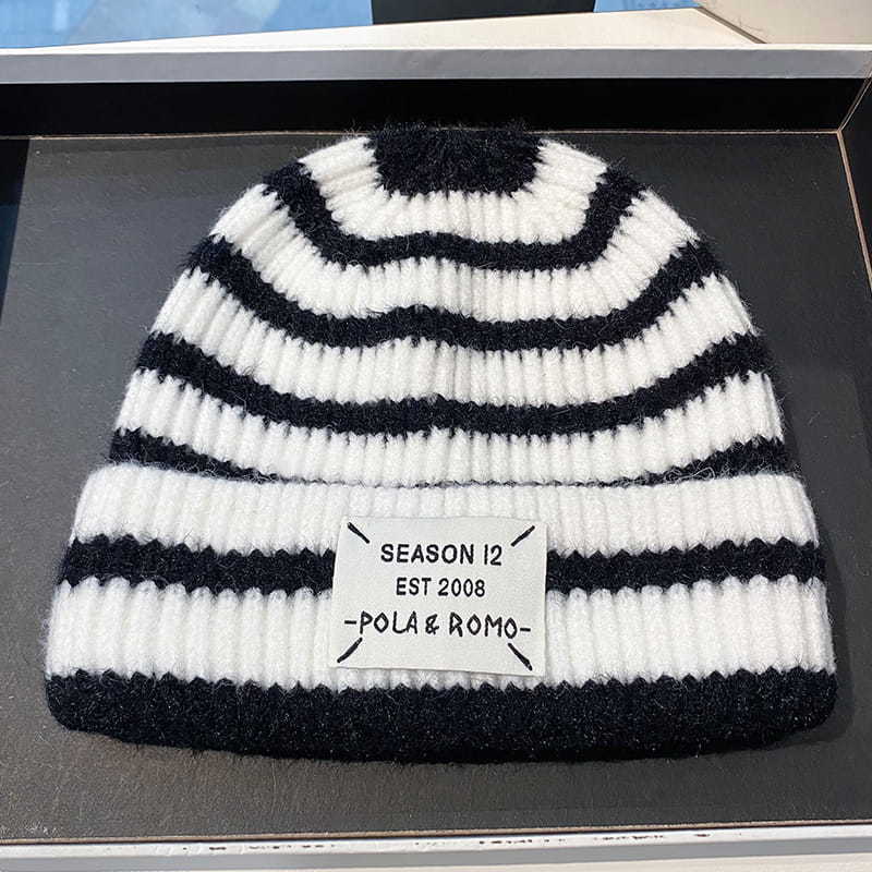 H00021 Black And White Striped Cotton Knitted Hat