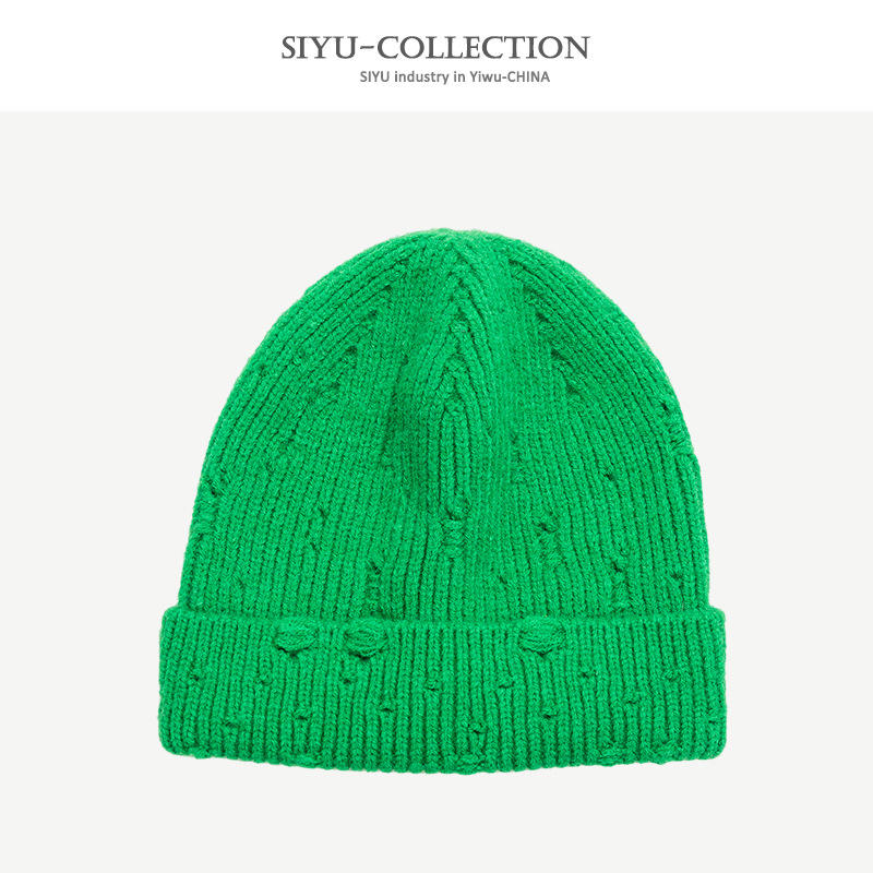 H00053 Old Style Adult Knitted Hat With Holes