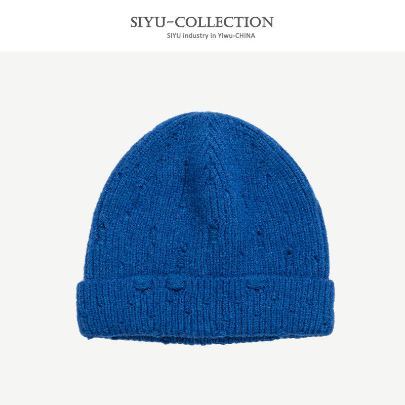 H00053 Old Style Adult Knitted Hat With Holes